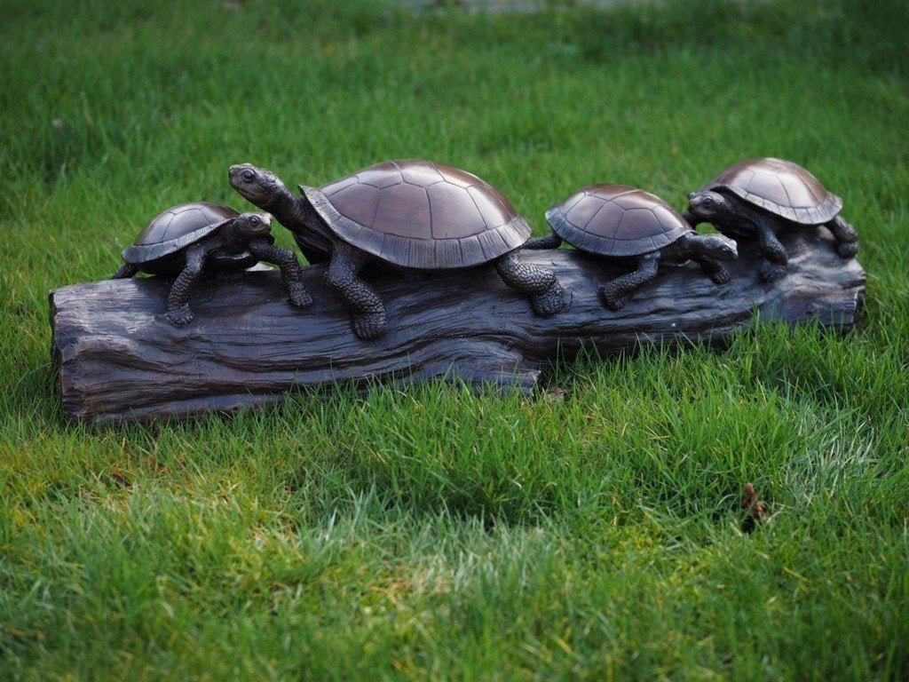 4 SCHILDPADDEN OP BOOMSTAM / BRONZEN TUINBEELD