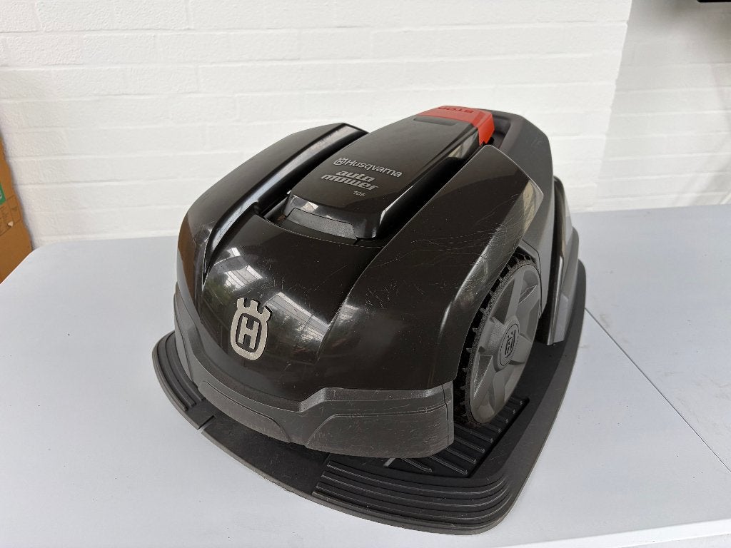 Husqvarna Automower 105 robotmaaier – bouwjaar 2020, Ophalen, Zo goed als nieuw, 20 tot 25 cm, Husqvarna
