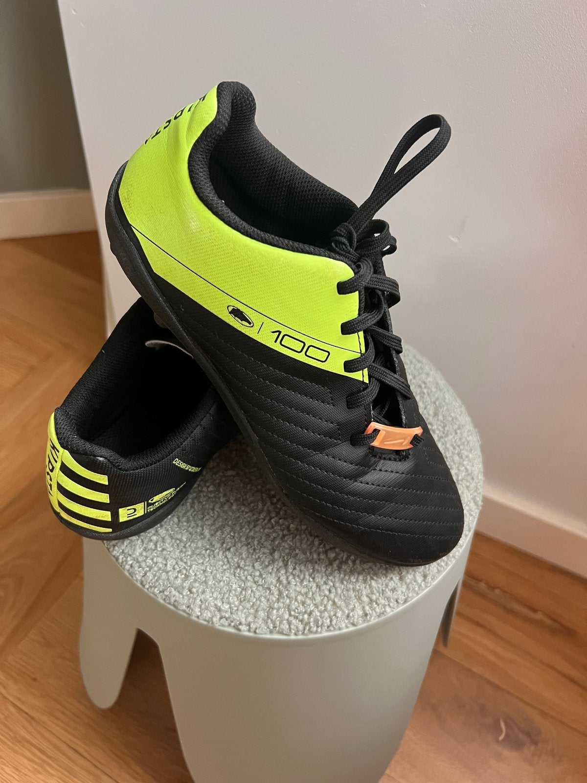 Kipsta 100 voetbalschoenen - Maat 36, Maat XS of kleiner, Ophalen of Verzenden, Gebruikt, Schoenen