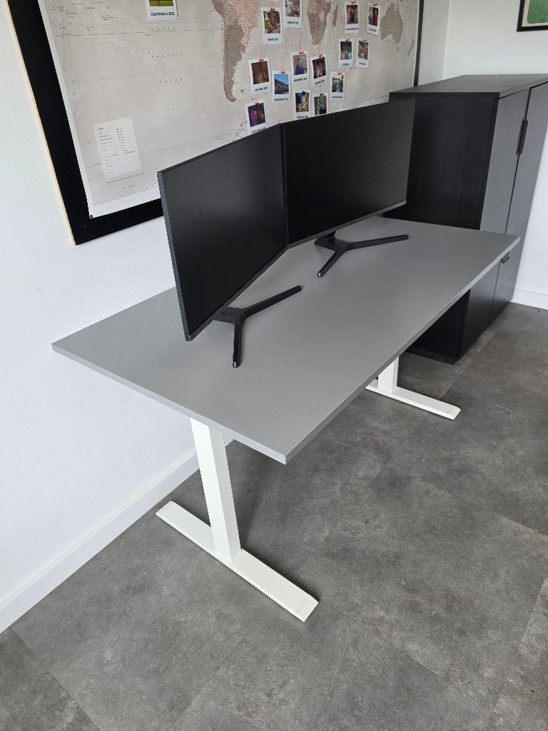 IKEA bureau MITTZON (zit-sta, grijs), Huis en Inrichting, Bureaus, Zit-sta bureau, 160 cm, Spaanplaat of MDF, Ophalen of Verzenden