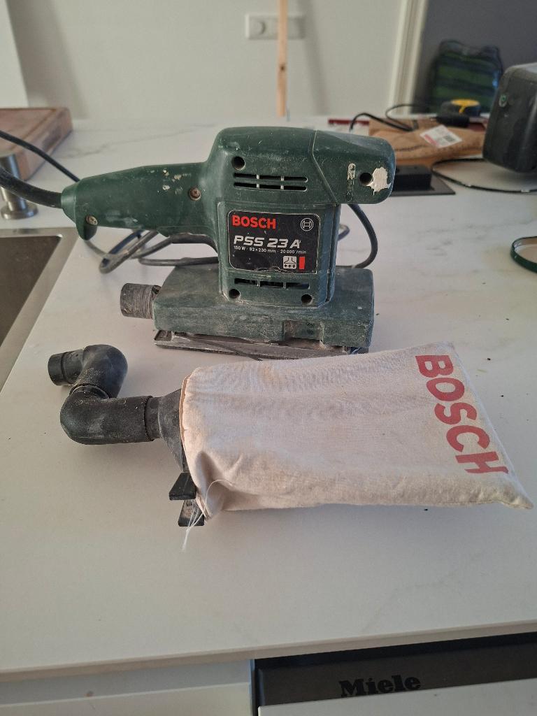 Bosch PSS 23 A vlakschuurmachine, Ophalen of Verzenden, Gebruikt, Minder dan 600 watt, Vlakschuurmachine