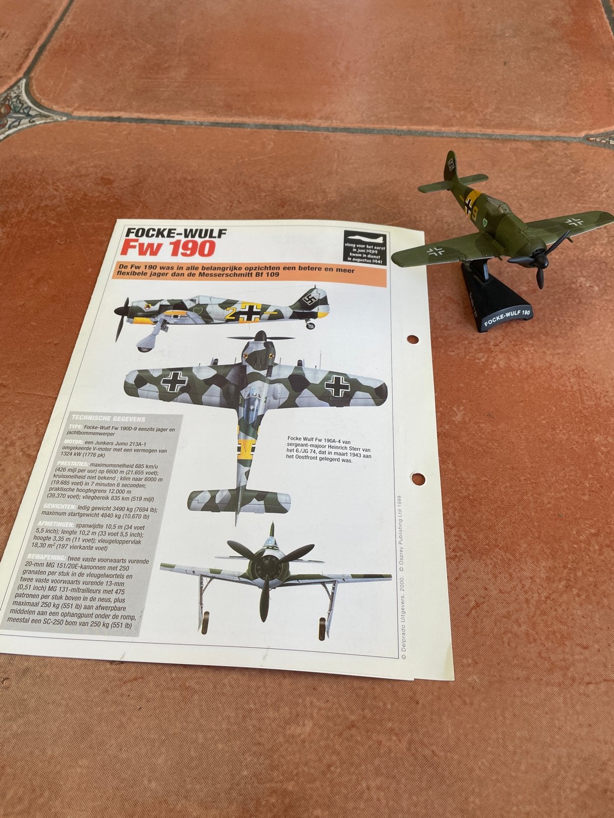 Focke-Wulf Fw 190 modelvliegtuig met informatie blad, Ophalen of Verzenden, Zo goed als nieuw, Formule 1