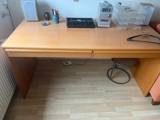 Ruim houten bureau met lades - Ideaal voor thuiskantoor, Ophalen, 160 cm, Gebruikt, Hout