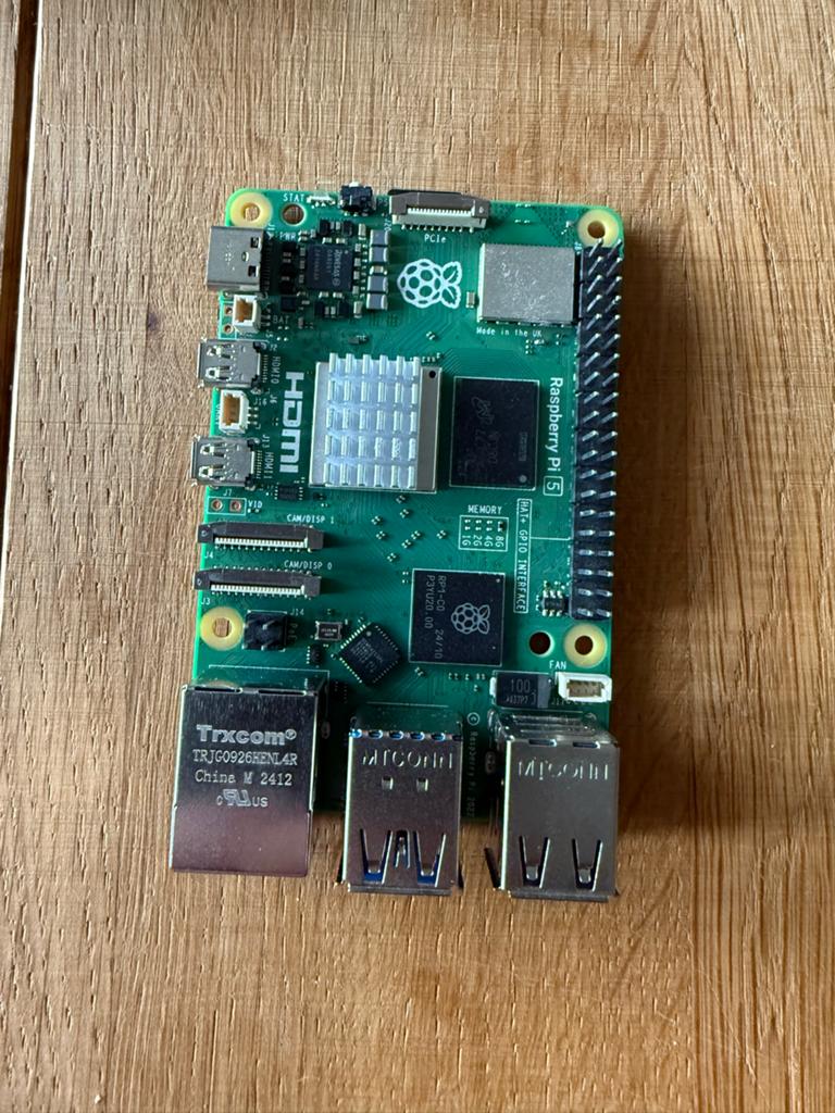 Raspberry Pi 5 8GB compleet met voeding, case en 256GB SD, Computers en Software, Overige Computers en Software, Zo goed als nieuw