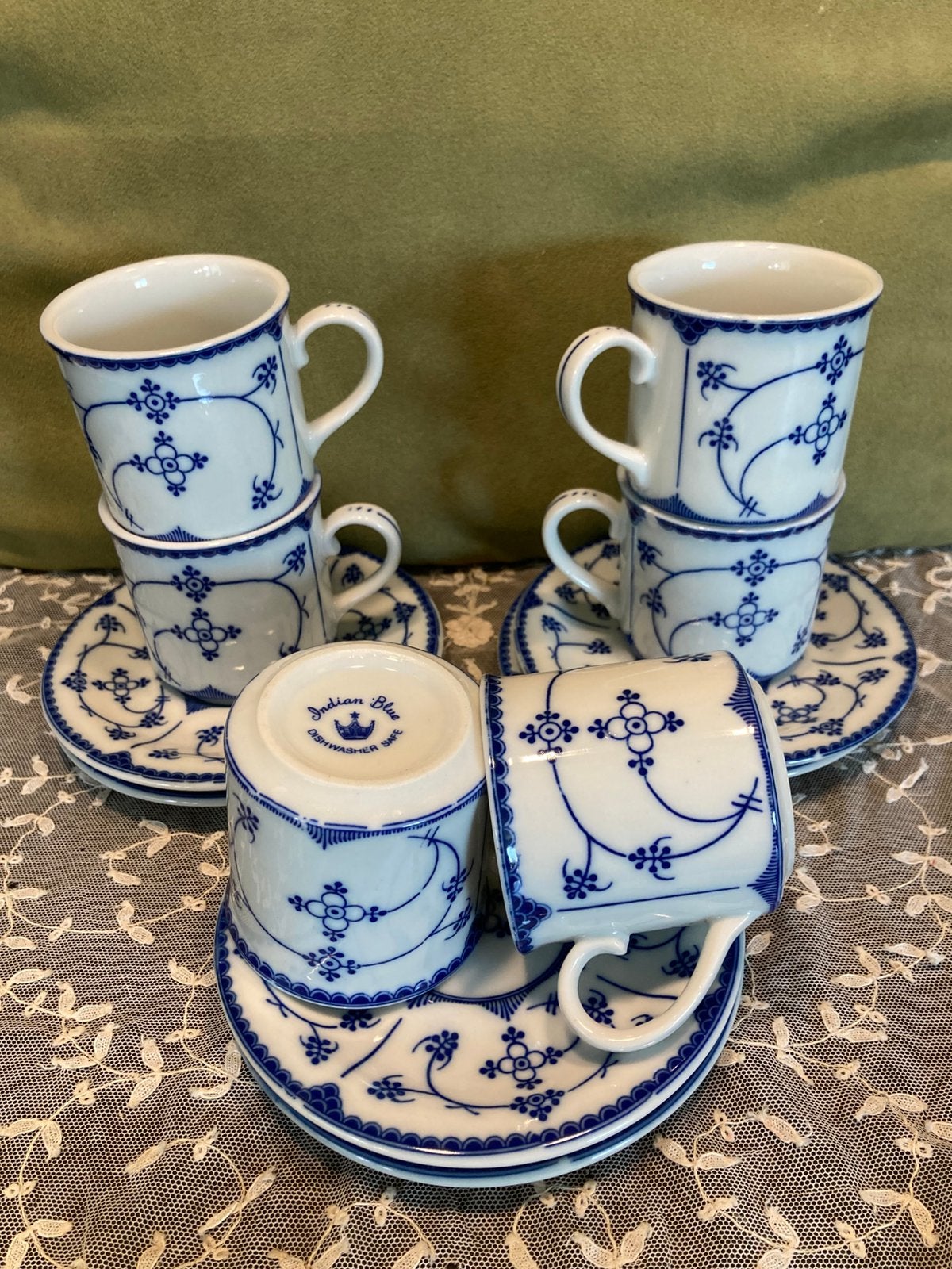 Kop en schotel Indian Blue (060925), Huis en Inrichting, Keuken | Servies, Gebruikt, Ophalen of Verzenden, Overige stijlen, Kop(pen) en/of Schotel(s)