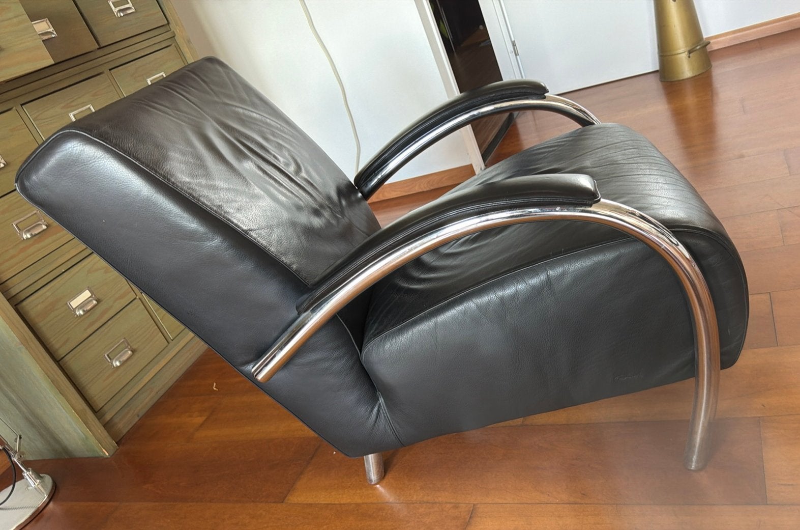 Molinari Zwartleren Fauteuil met Chromen Onderstel, Ophalen, Gebruikt, Zwart, Leer