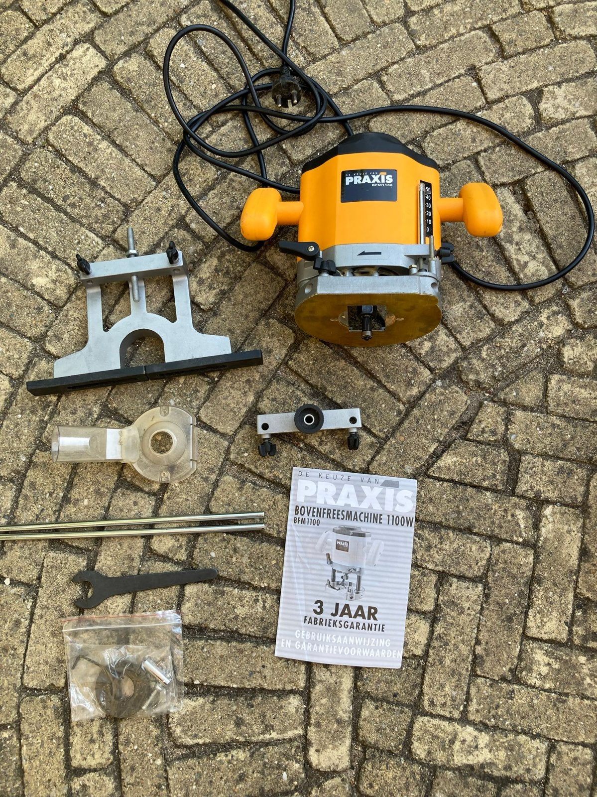 Praxis Bovenfrees BFM 1100 - Krachtige 1100W Freesmachine, Ophalen, Gebruikt, Elektrisch, Bovenfrees