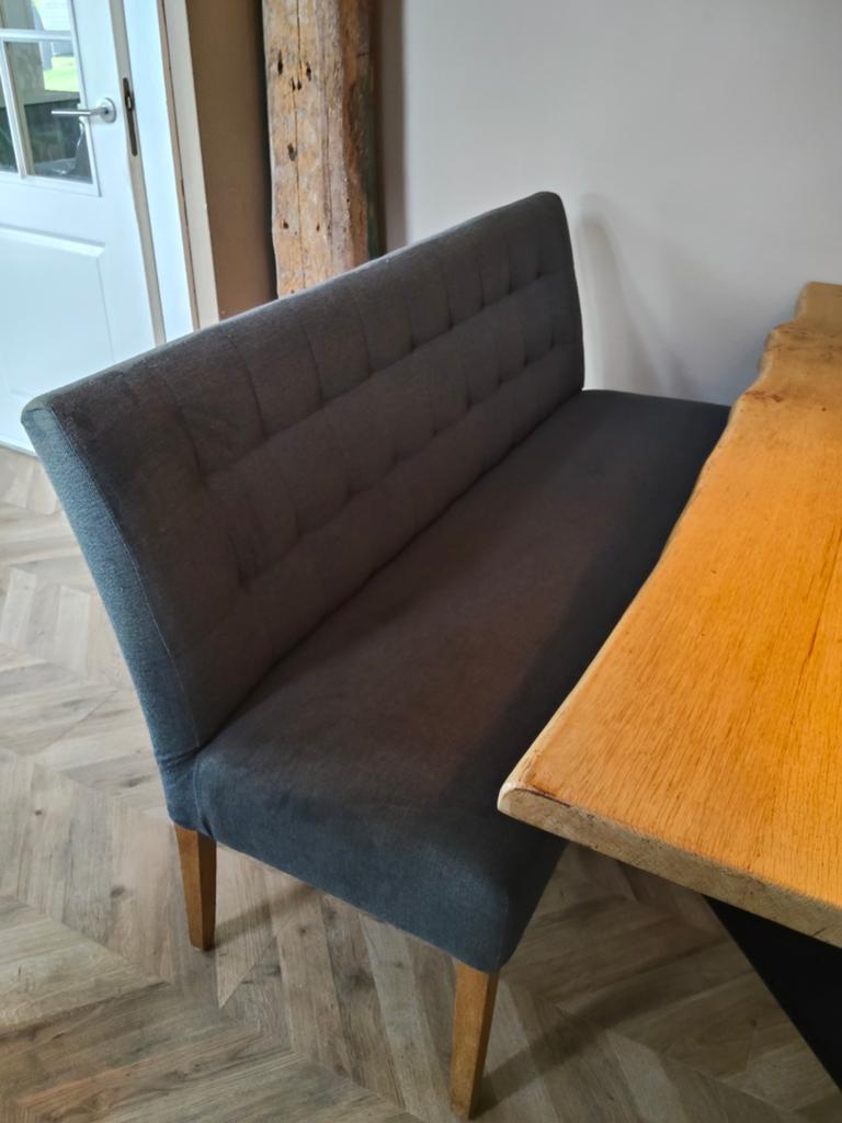 Te koop mooi  3 zits stoffen bankje!! Kleur grijs., 150 tot 200 cm, Tweepersoons, 75 tot 100 cm, Ophalen of Verzenden