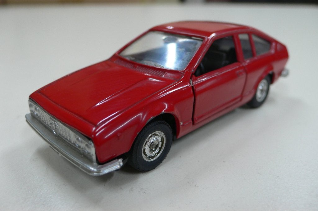 alfa romeo alfetta gt -mebetoys met solido velgen  1/43, Hobby en Vrije tijd, Modelauto's | 1:43, Verzenden, Gebruikt, Auto, Overige merken