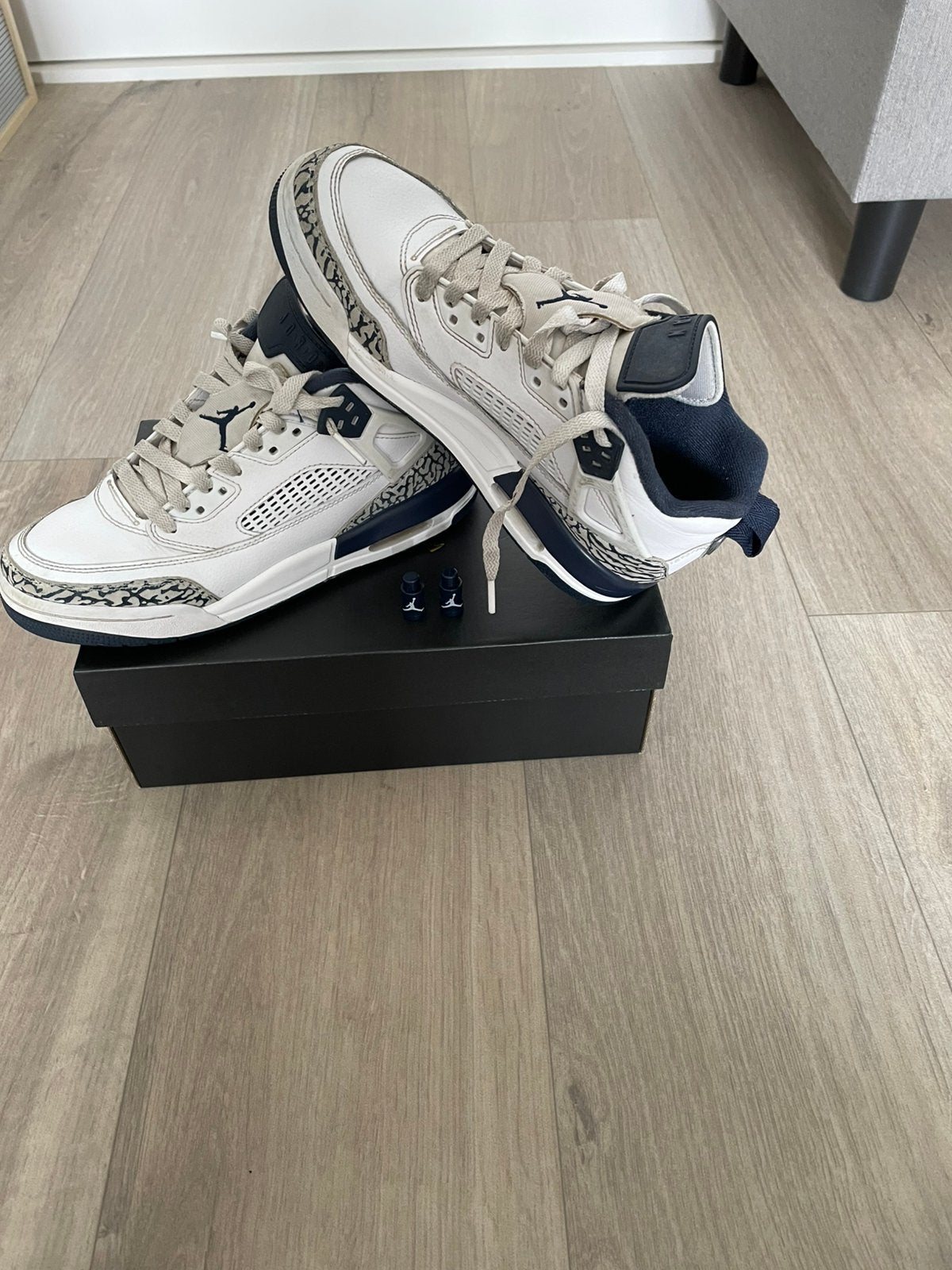 Jordan spizike low obsidian donkerblauw, Gebruikt, Schoenen, Ophalen of Verzenden, Jongen