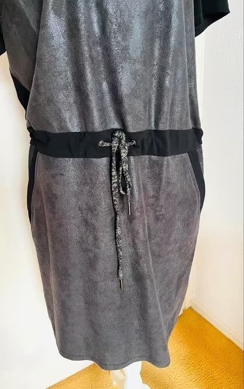 Tramontana suède look jurk maat 42[v], Kleding | Dames, Jurken, Zwart, Maat 42/44 (L), Ophalen of Verzenden, Zo goed als nieuw