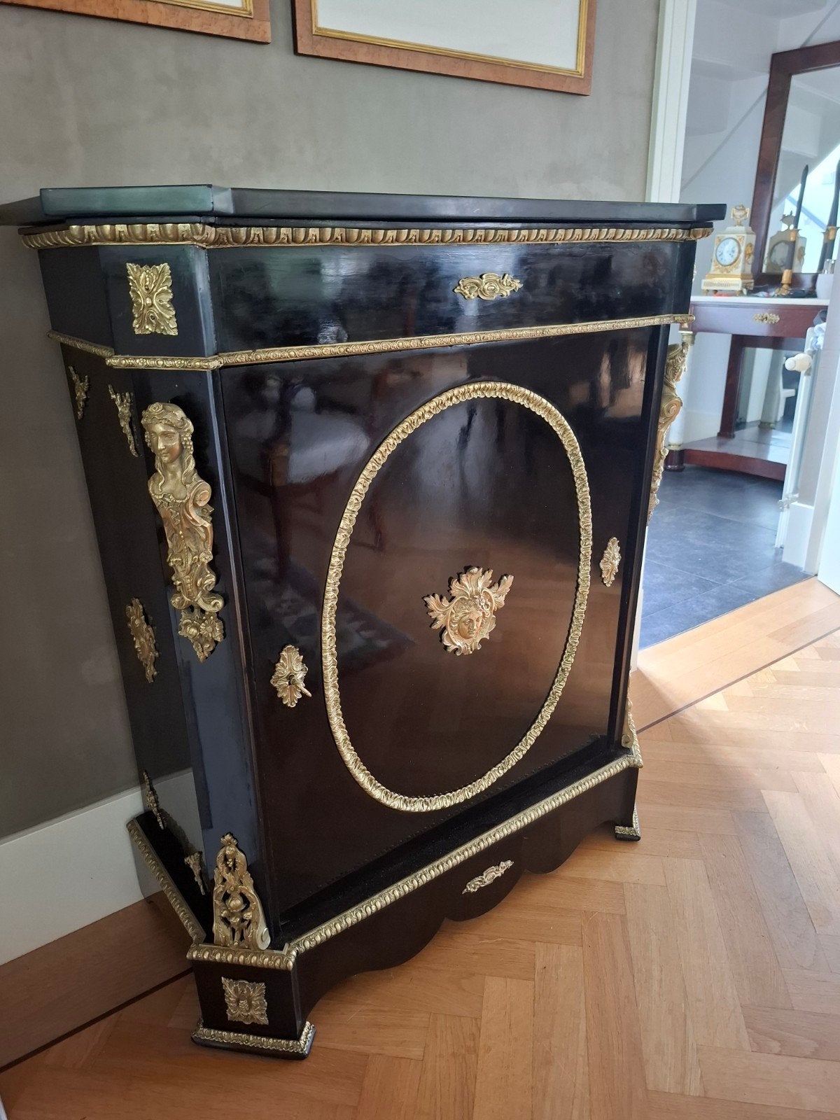 Napoleon 3 commode met marmeren blad, Ophalen