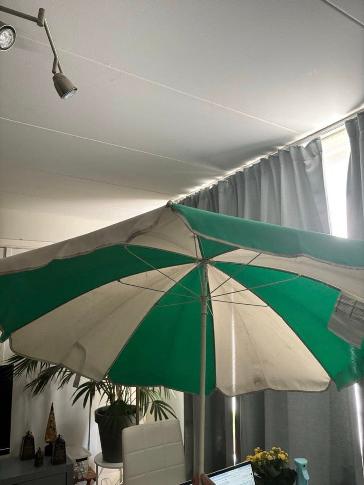 Gebruikte parasol, groen/wit gestreept, Ophalen, Gebruikt, 1 tot 2 meter, Stokparasol