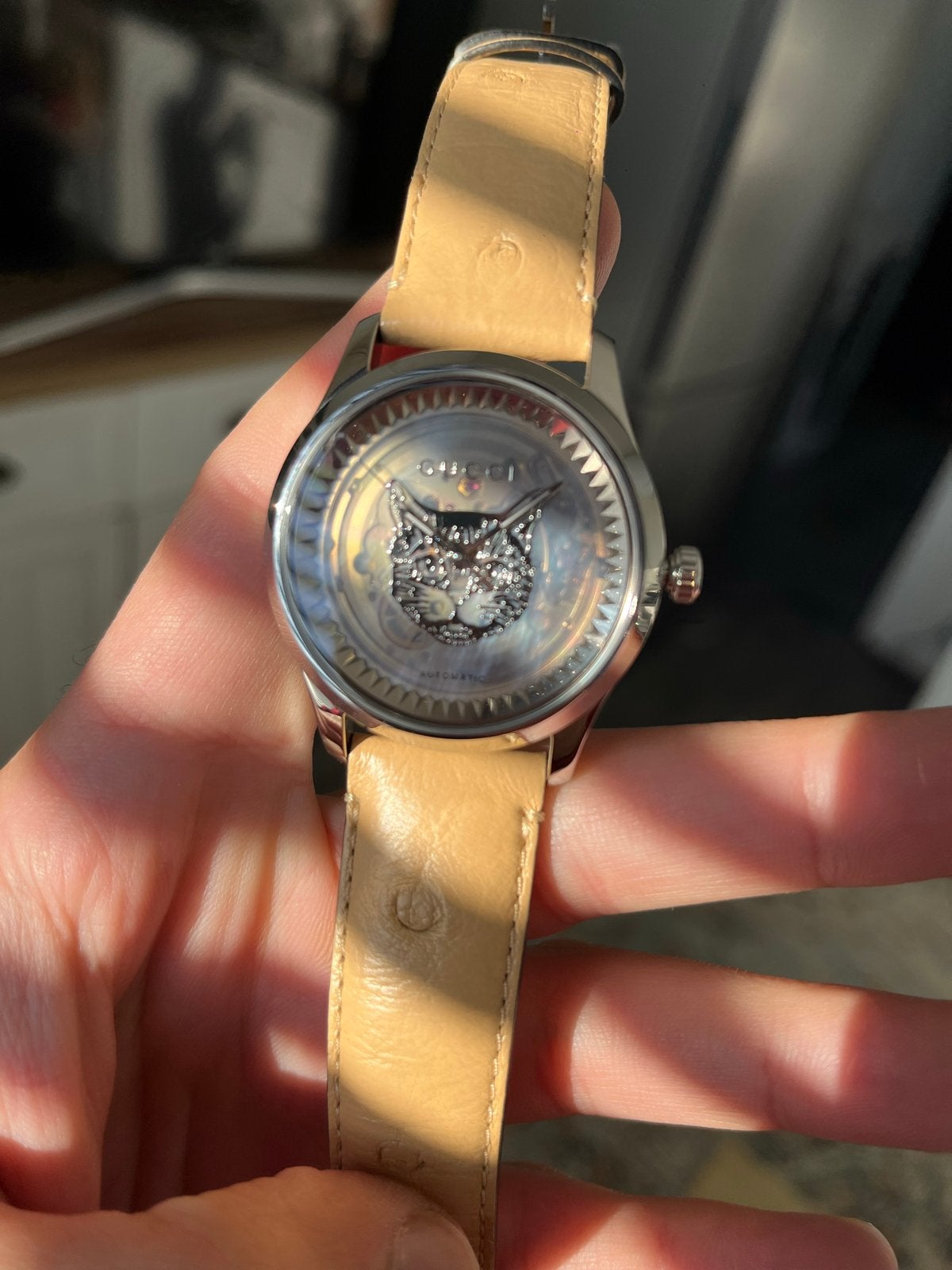 Gucci Le Marché des Merveilles horloge met kattenkop, Leer, Staal, Polshorloge, Zo goed als nieuw