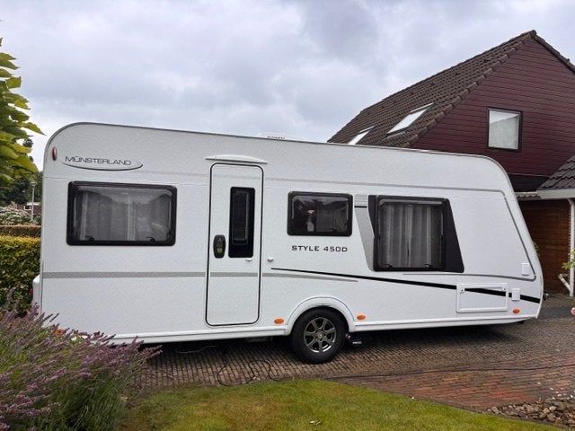 LMC STYLE 450 D + dometic airco + enduro mover+Queensbed, Caravans en Kamperen, Caravans, Standaardzit, Schokbreker, Queensbed