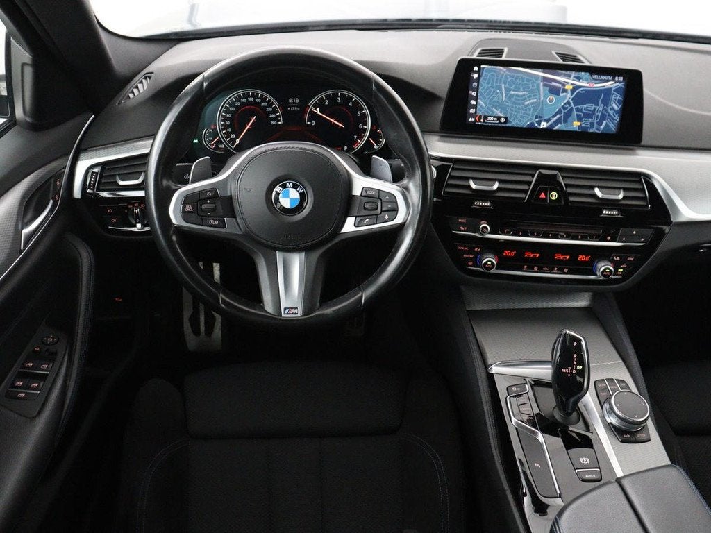 BMW 5-serie 520i M Sport | Alcantara | Sfeerverlichting | Tr, Auto's, BMW, Automaat, 1998 cc, Achterwielaandrijving, Gebruikt