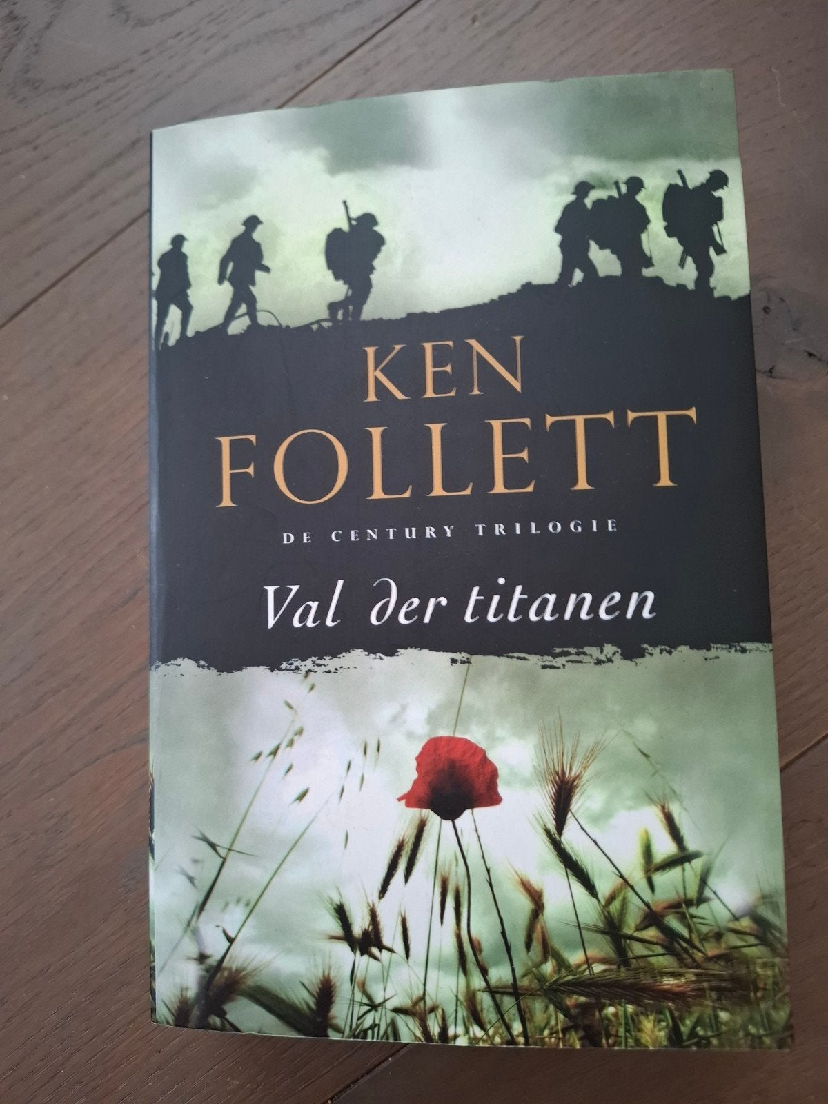 Ken Follett - Val der titanen, Ophalen of Verzenden, Zo goed als nieuw, Ken Follett