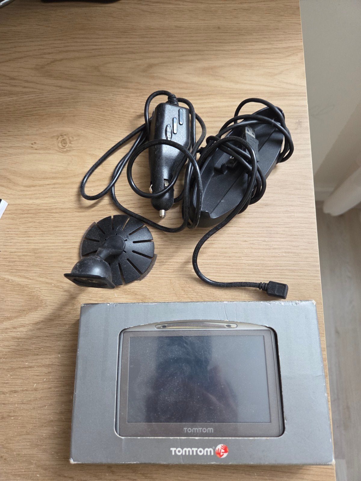TomTom navigatiesysteem met accessoires, Auto diversen, Ophalen of Verzenden, Gebruikt