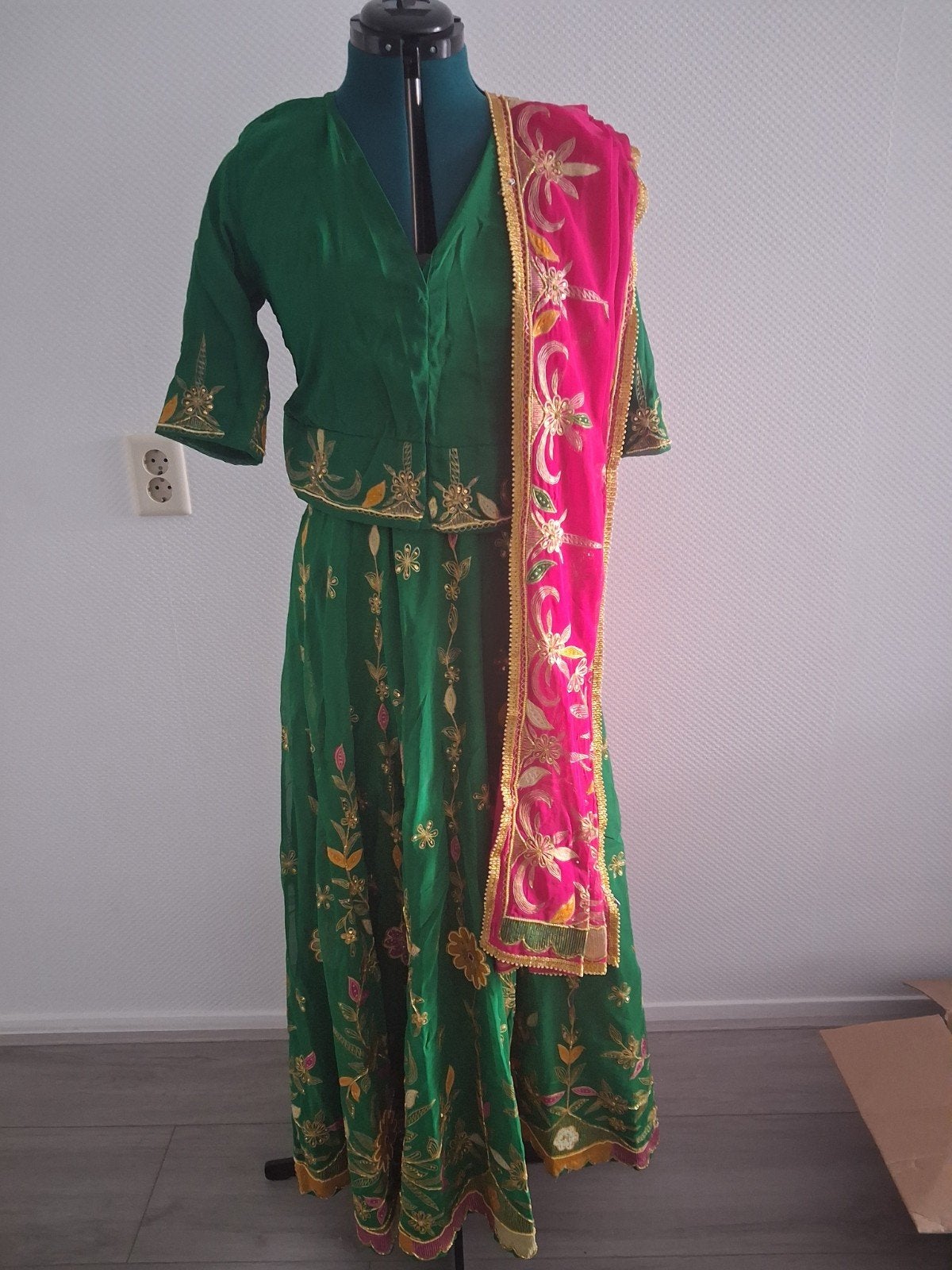 indiase kleding rok met blouse en sjaal ,maat 38/40, Ophalen, Zo goed als nieuw, Maat 38/40 (M), Overige typen