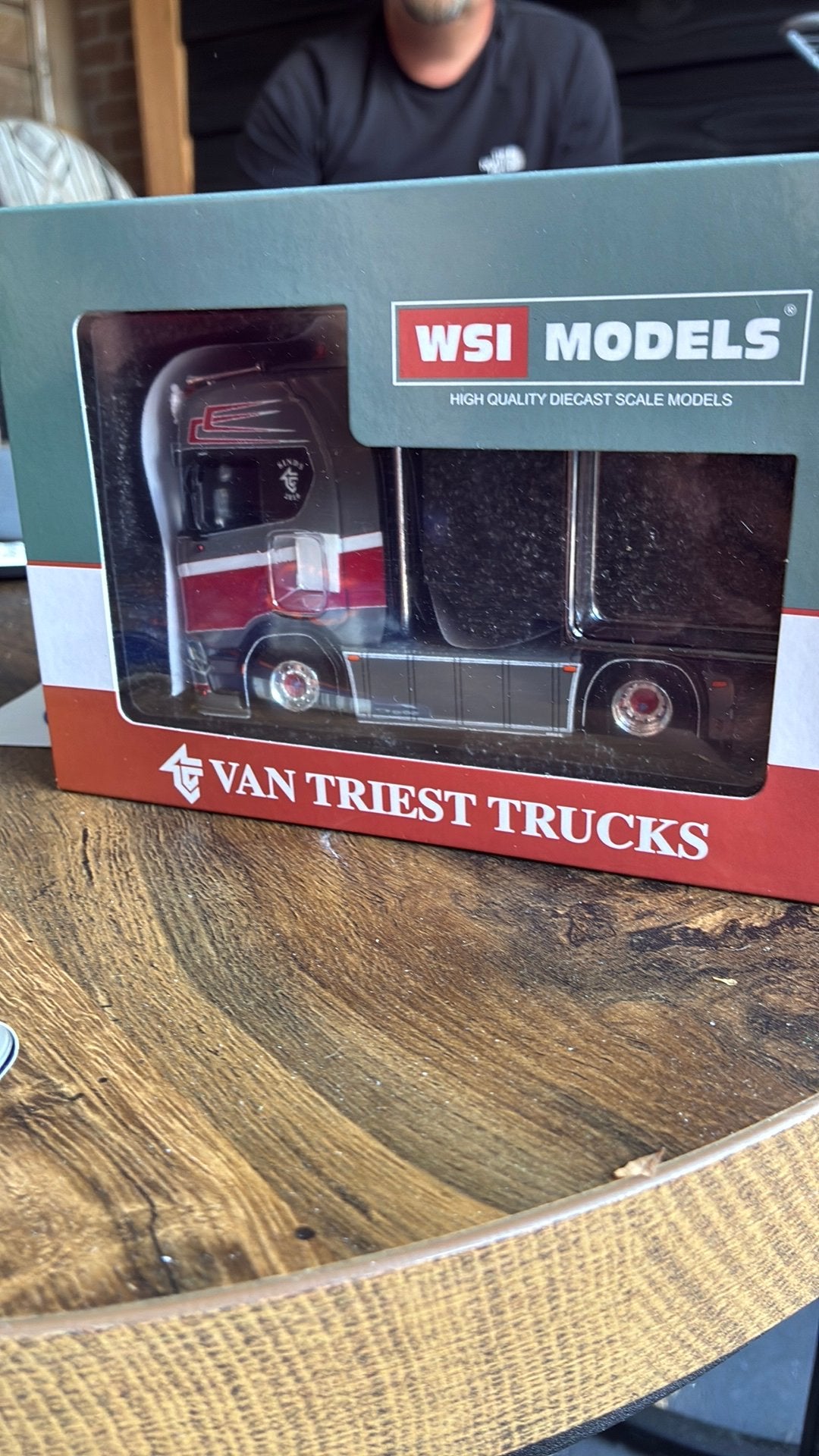 Van triest truck auto, Hobby en Vrije tijd, Modelauto's | 1:50, Ophalen, Nieuw, Bus of Vrachtwagen