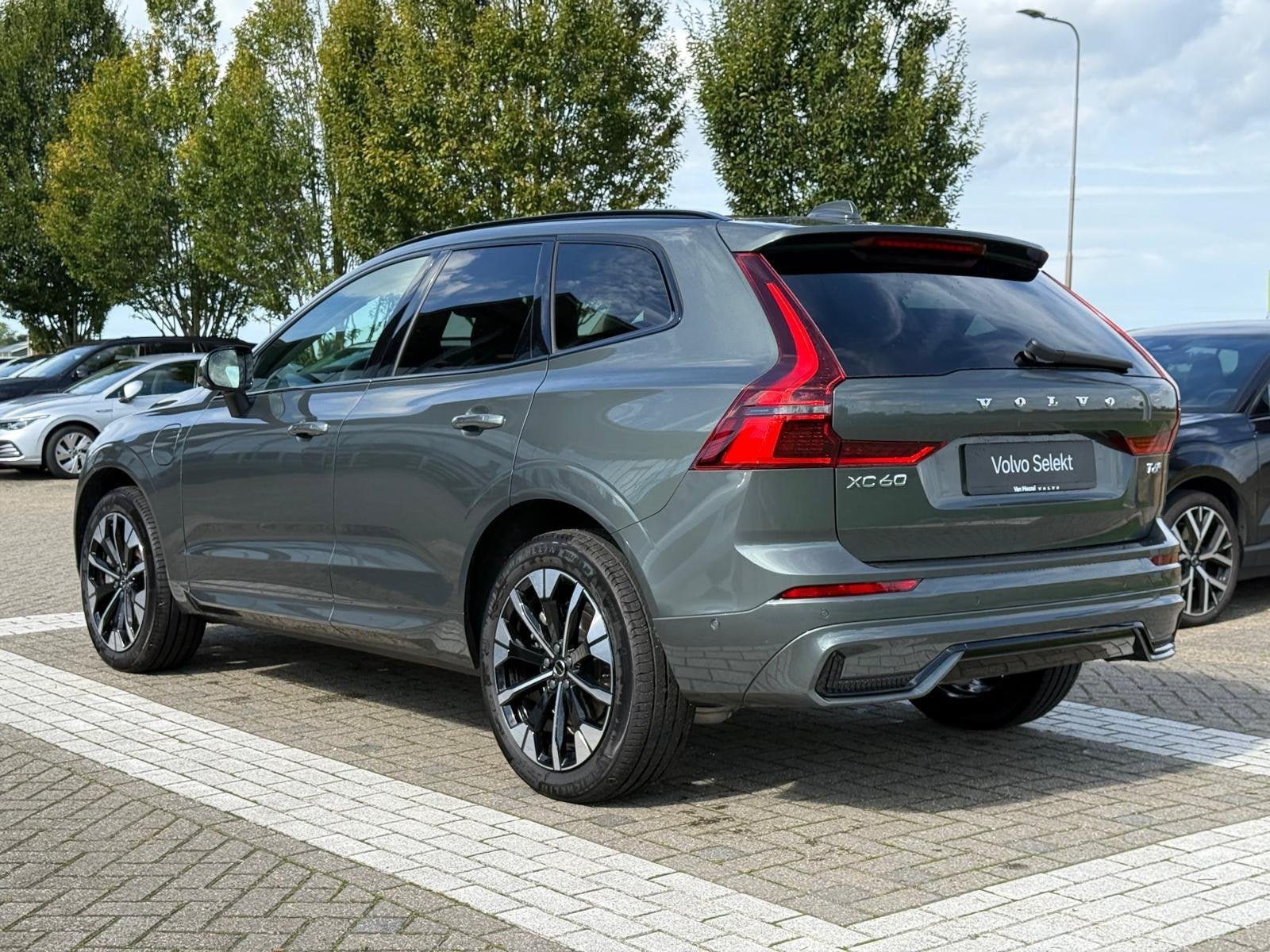 Volvo XC60 T6 Plug-in hybrid AWD Ultra Dark | Trekhaak | Pan, Auto's, Automaat, 12 maanden, Gebruikt, Euro 6