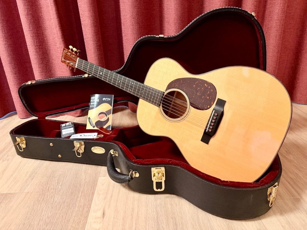 Martin OOO18 Modern Deluxe 2023, Ophalen, Zo goed als nieuw, Western- of Steelstringgitaar, Met koffer