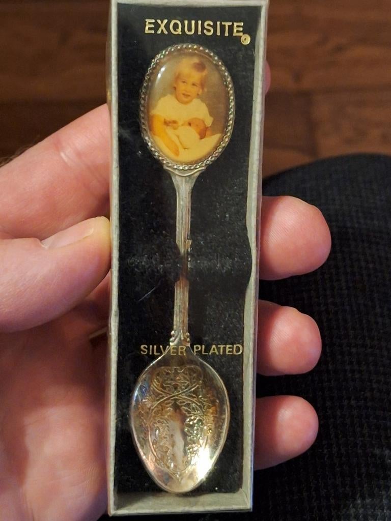 Silver plated theelepeltje Prins William en Harry, 1984, Verzilverd, Ophalen of Verzenden, Zo goed als nieuw, Metaal