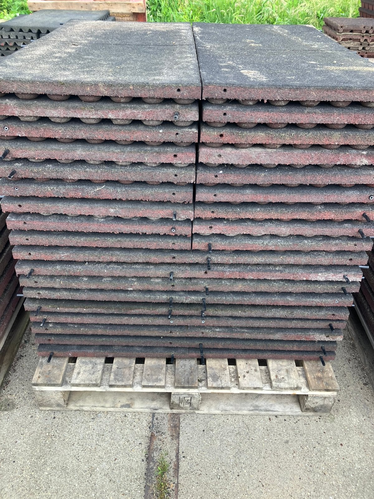 12 vochtdoorlatende rubberen tegels 100x50x4,5cm, Q, Q, Q