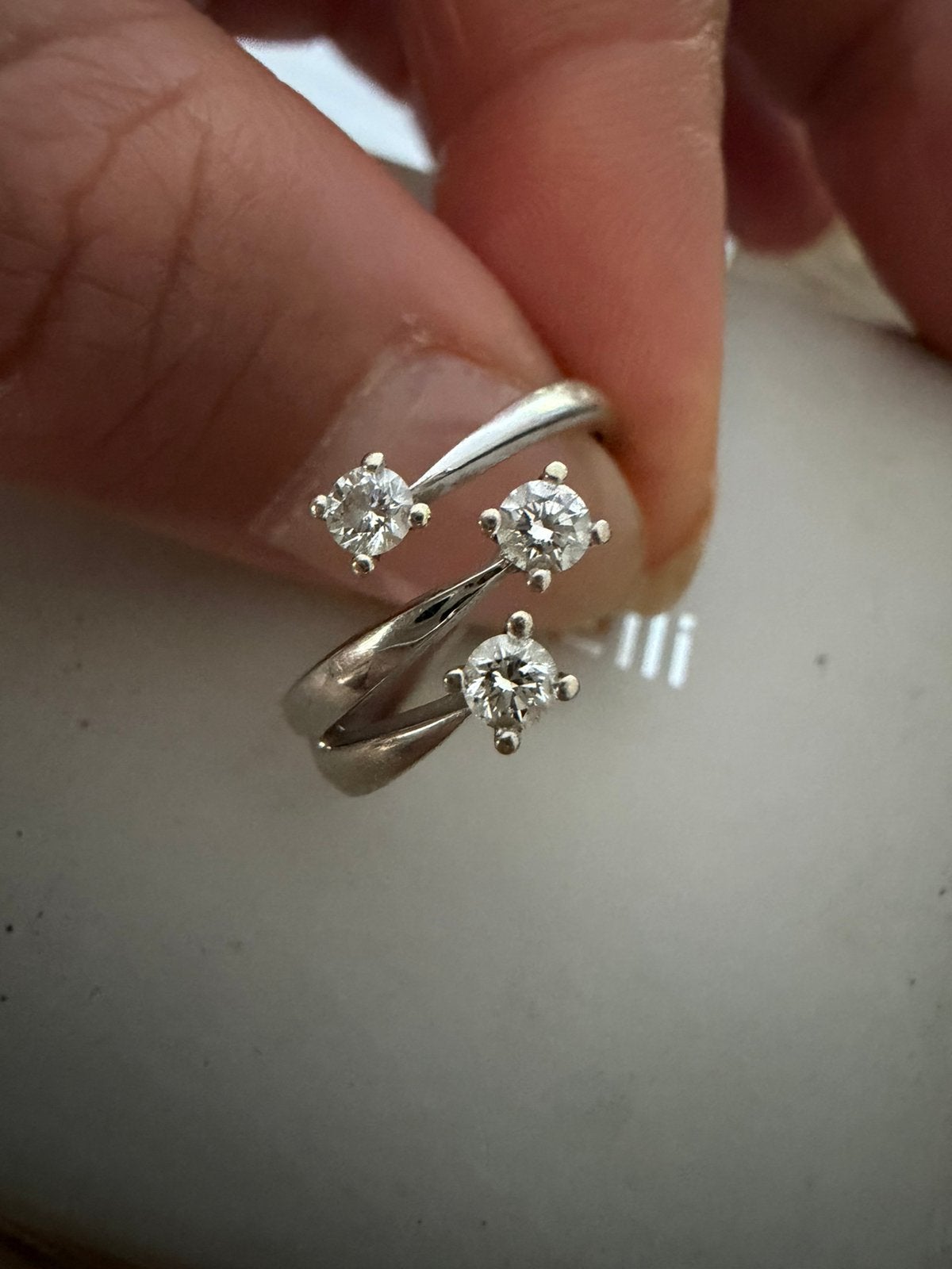 Witgouden ring met 3 diamanten, Ophalen, Wit, Zo goed als nieuw, Dame