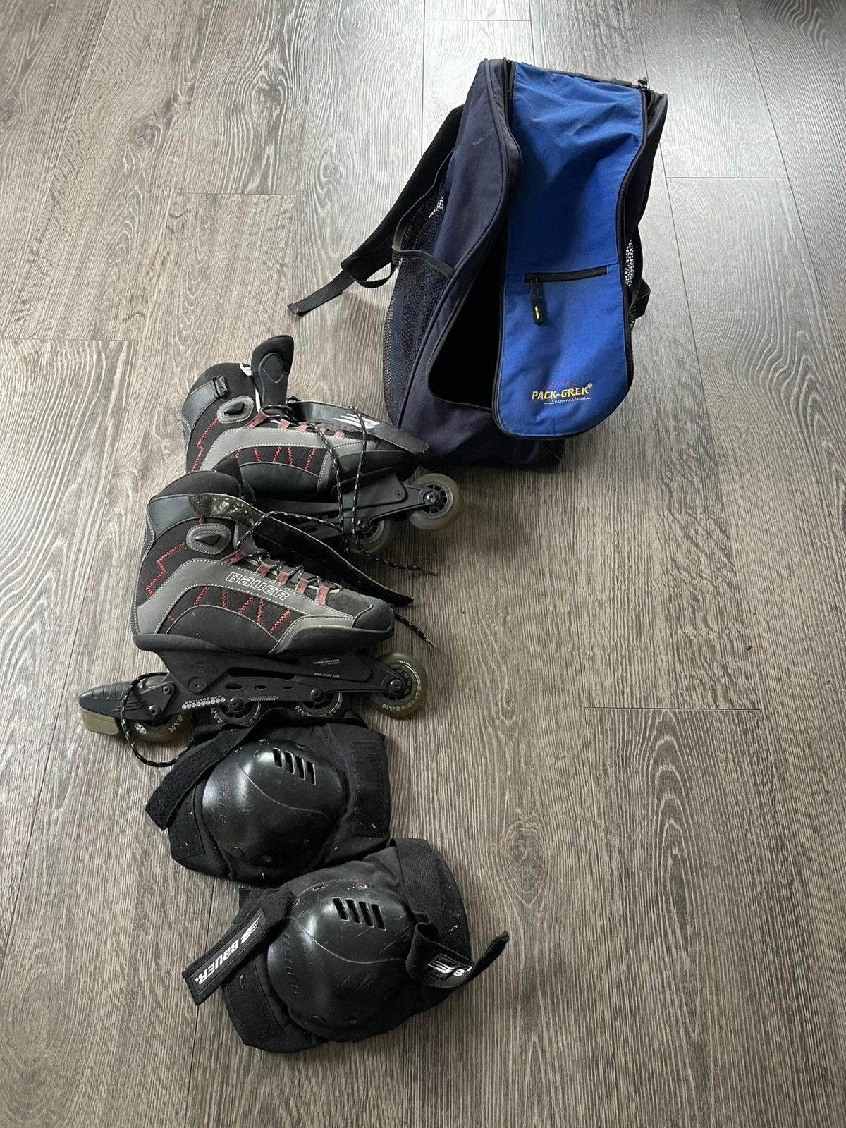 Bauer skeelers met kniebeschermers en tas maat 44, Ophalen, Zo goed als nieuw, Bauer