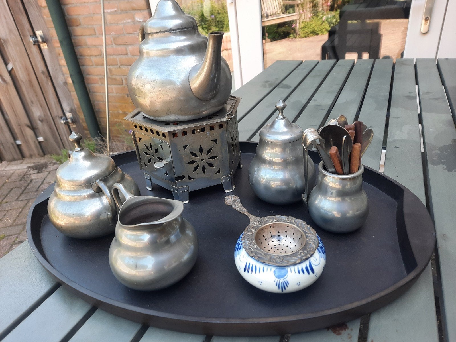 Antiek tinnen theeservies met theestoof en accessoires, Ophalen