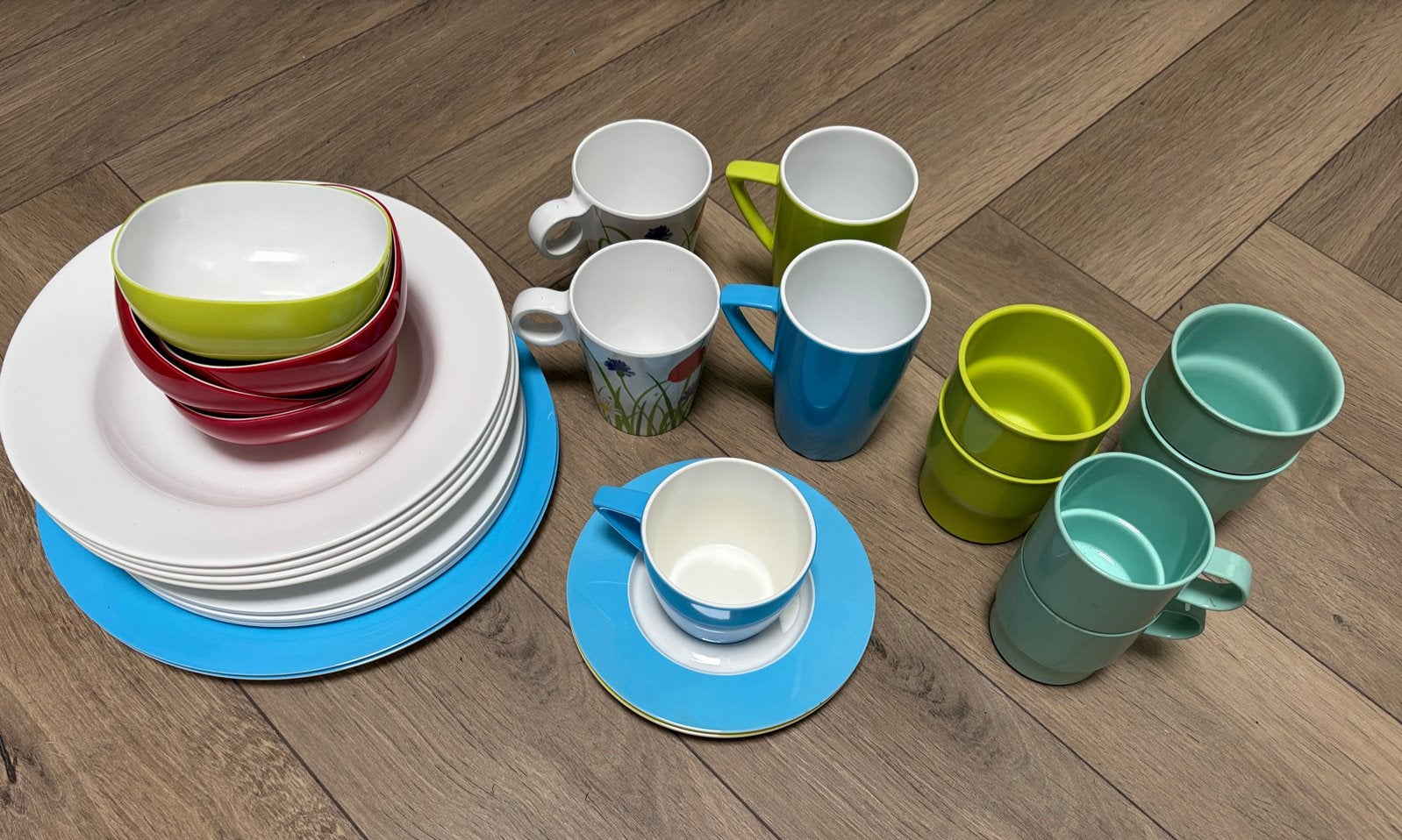 Mepal servies set - borden, kommen, kopjes en mokken, Kunststof, Gebruikt, Mepal, Ophalen of Verzenden