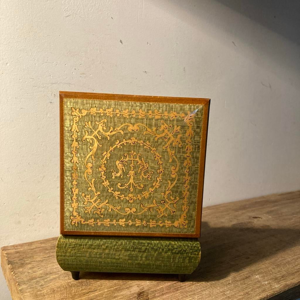 Antiek houten kistje met ingelegd patroon en fluweel, Ophalen of Verzenden