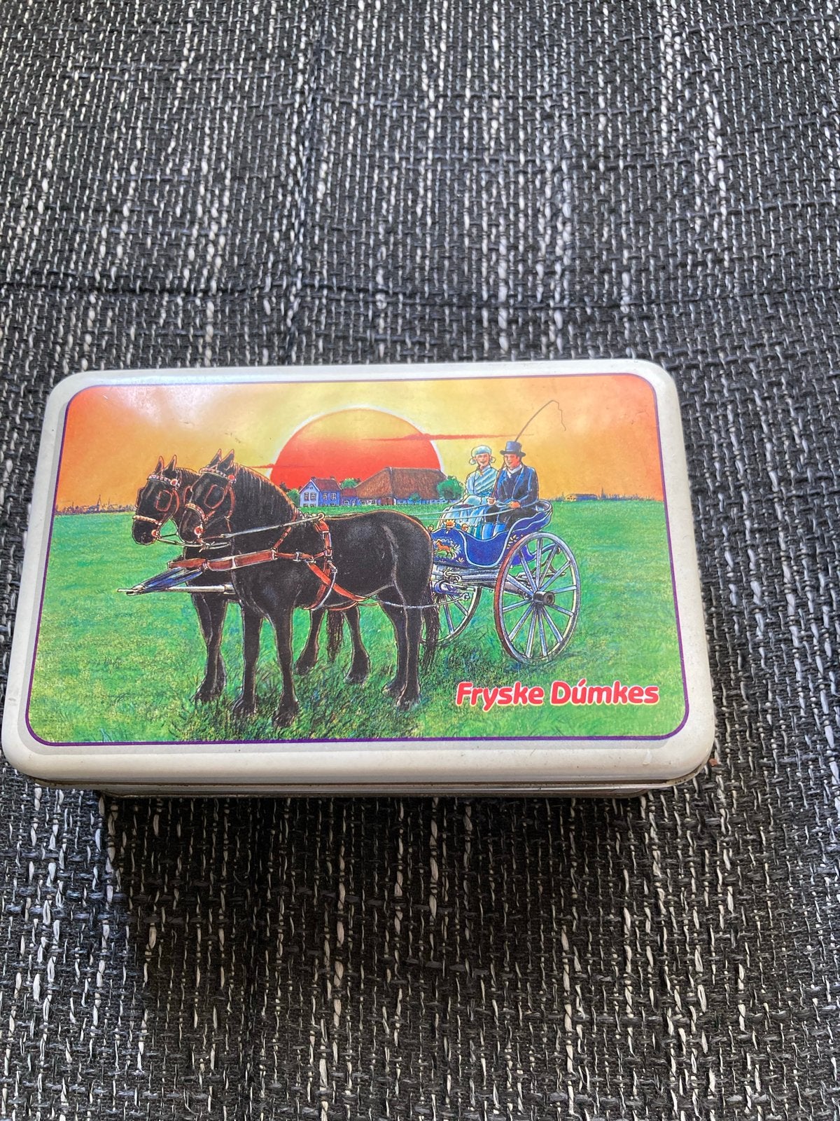 Fries blik met diverse afbeeldingen - 17x10x6 cm, Verzamelen, Ophalen of Verzenden, Gebruikt, Overige, Overige merken