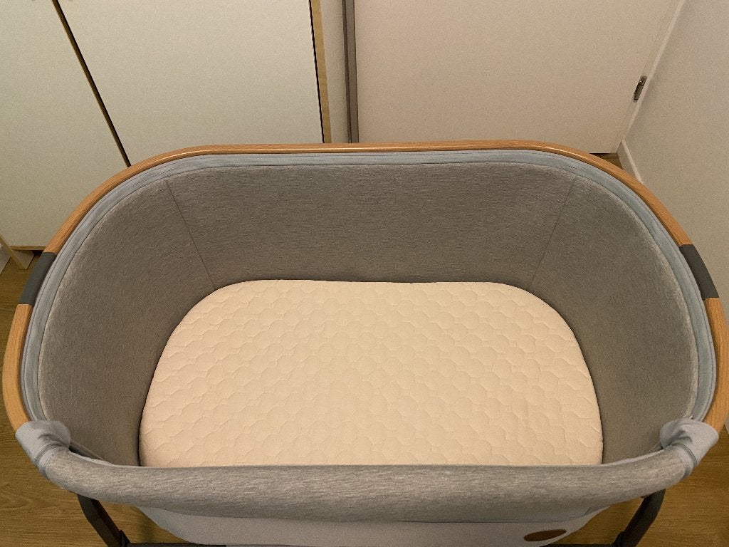 Foto 2 van Maxi-Cosi Iora Co-Sleeper - Essential Grey 100 €