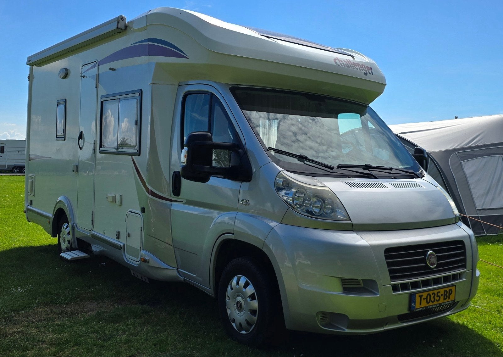 Challenger Prium XL, Caravans en Kamperen, Campers, Particulier, Tot en met 4, Half-integraal