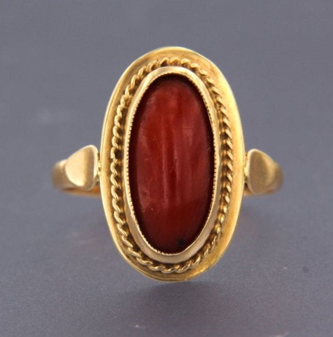 Prachtige 14K gouden ring met donkerrode koraal (19), Ophalen, Dame, Rood, Goud