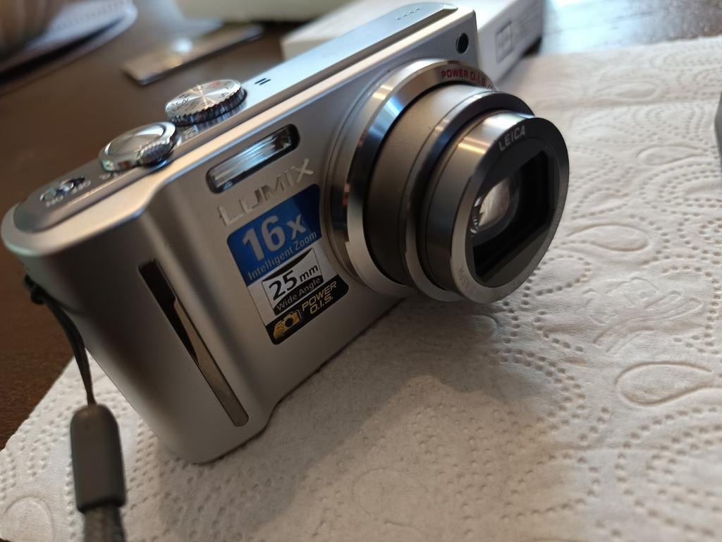 Panasonic Lumix DMC-TZ8 Digitale Camera met Oplader, Gebruikt, Compact, Ophalen of Verzenden, Overige Merken