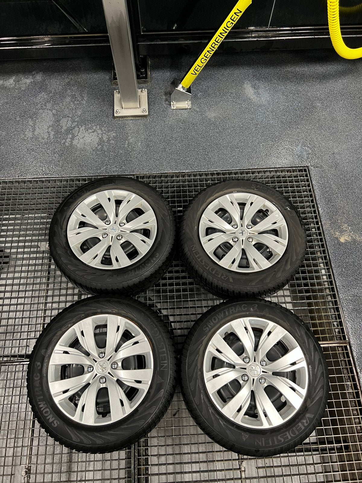 Set Peugeot velgen met banden, Auto-onderdelen, Banden en Velgen, Ophalen, 15 inch, Banden en Velgen, Winterbanden