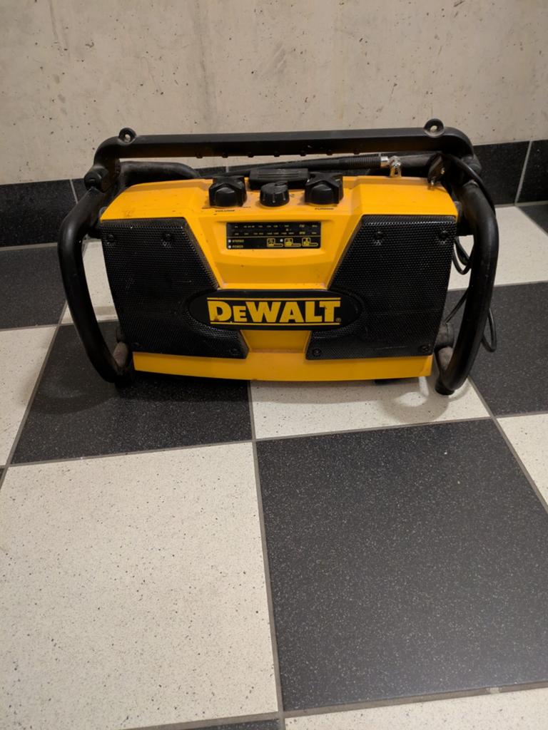 Dewalt Bouwradio - Robuust en Betrouwbaar, Ophalen of Verzenden, Gebruikt, Bouwradio