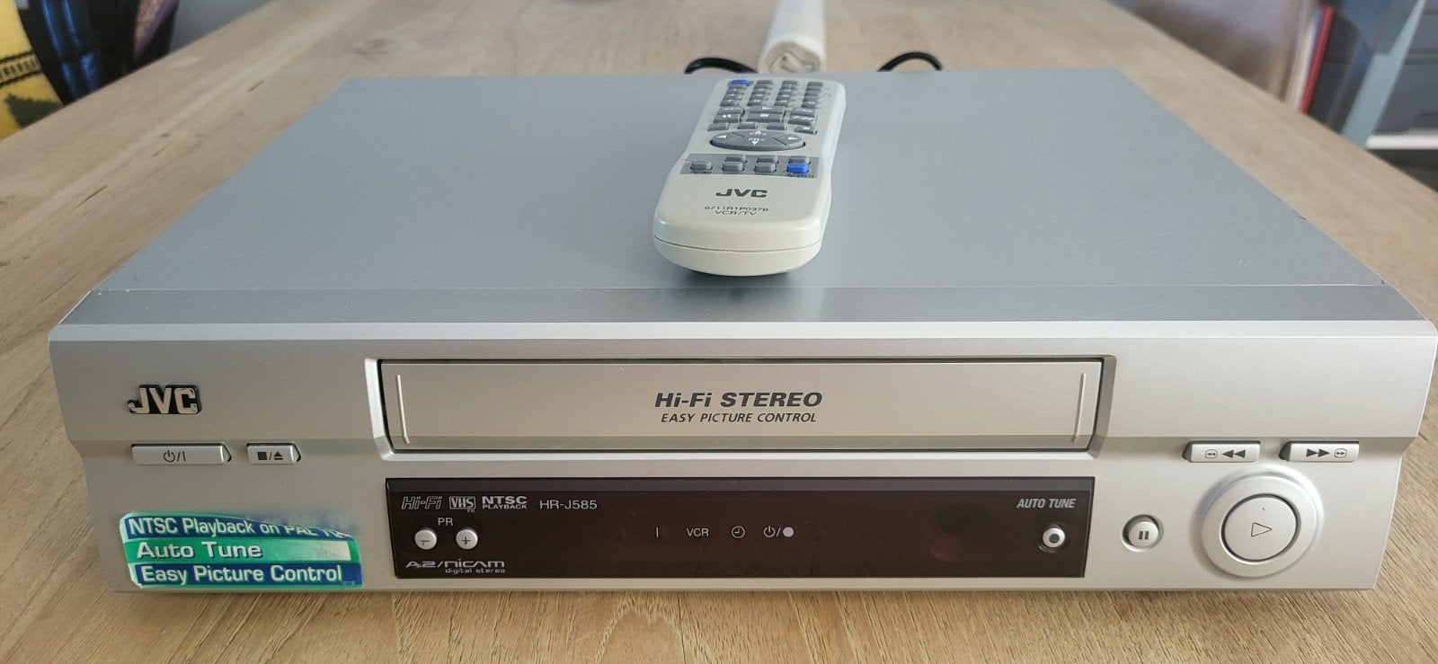 JVC HR-J585 VHS-speler met afstandsbediening (defect), Ophalen of Verzenden