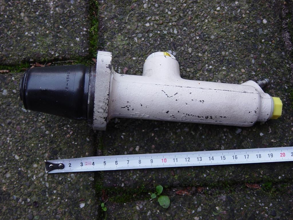 Hydraulische cilinder rem /koppeling vrachtwagen ex nl leger, Verzamelen, Militaria | Algemeen, Landmacht, Overige typen, Nederland