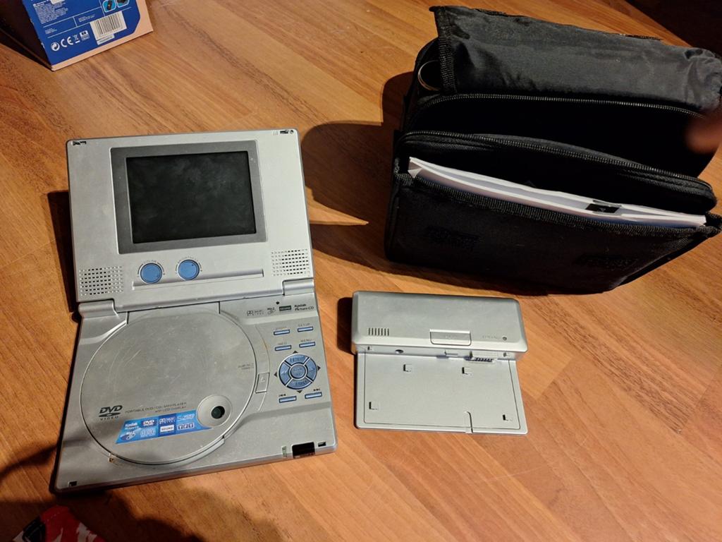 Draagbare DVD-speler met scherm en tas, Audio, Tv en Foto, Dvd-spelers, Gebruikt, Draagbaar, Ophalen of Verzenden, Overige merken