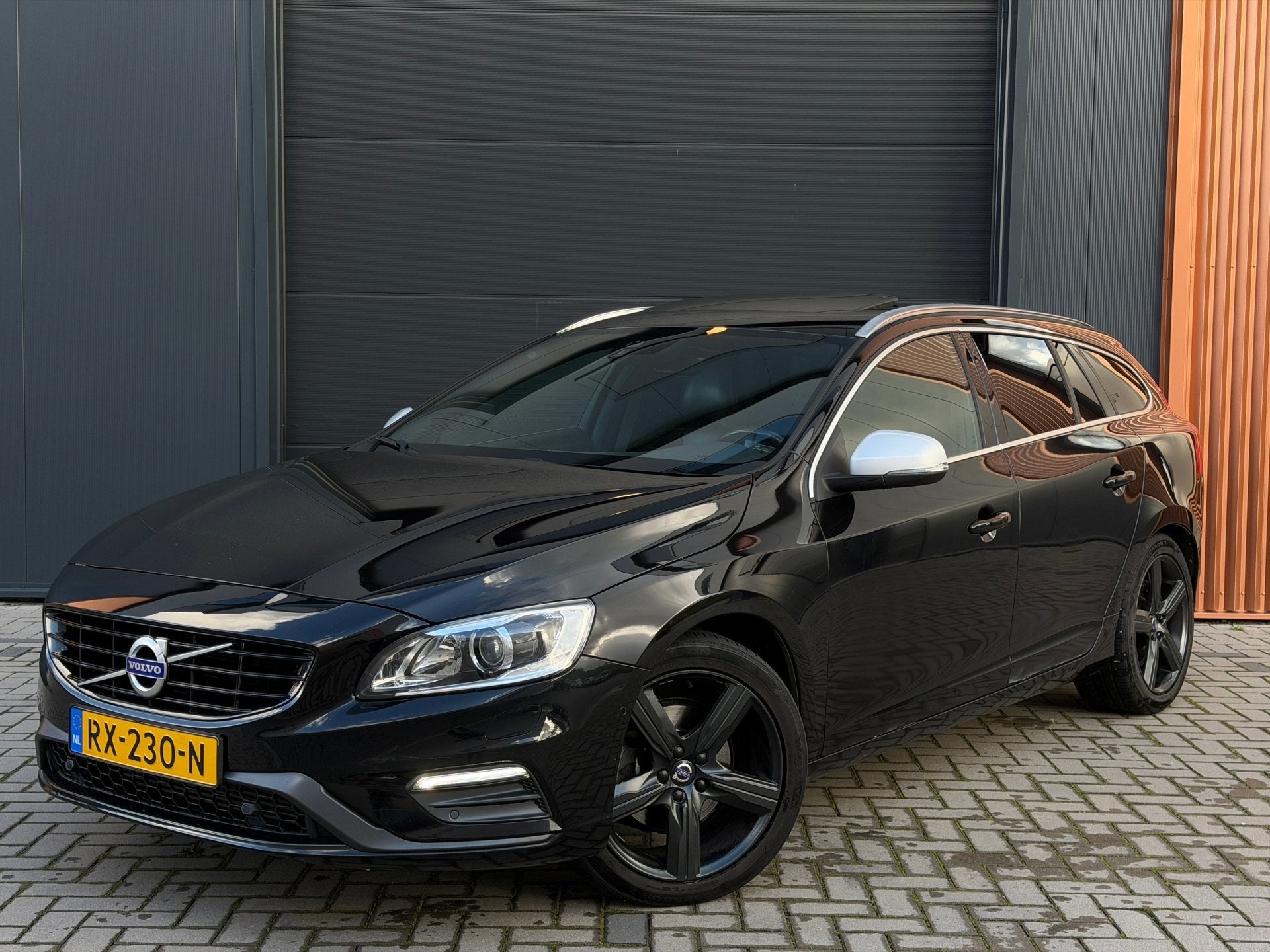 Volvo V60 2.0 D4 Business Sport R-Design|Standkachel|Pano|Ke, Euro 6, 1969 cc, Origineel Nederlands, Diesel