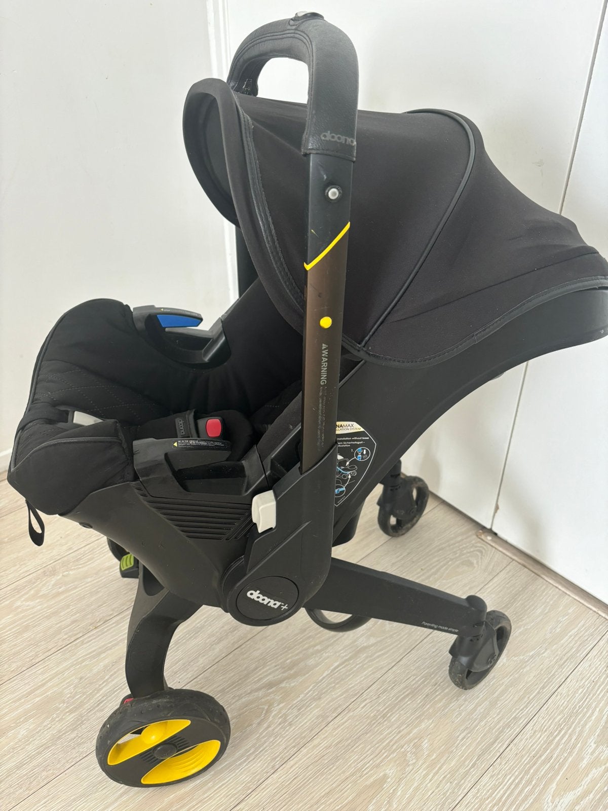 Doona +  autostoel en kinderwagen in 1 in, Kinderen en Baby's, Buggy's, Ophalen, Zo goed als nieuw