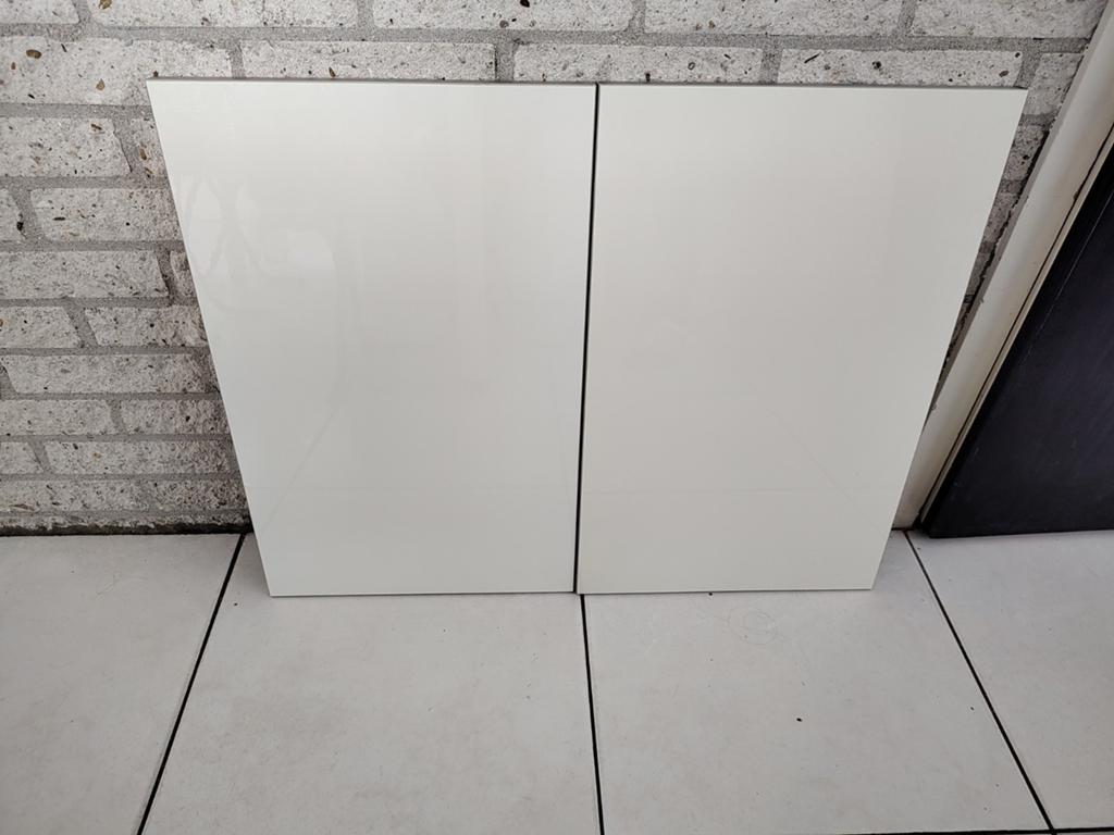 2 Ikea Besta deuren 60x38cm wit hoogglans met metalen rand, Minder dan 50 cm, Gebruikt, Overige materialen, Ophalen of Verzenden