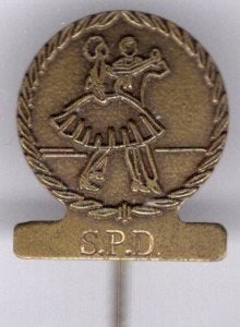 S.P.D. koper dans speldje ( X_116), Verzamelen, Ophalen of Verzenden, Nieuw, Sport, Speldje of Pin