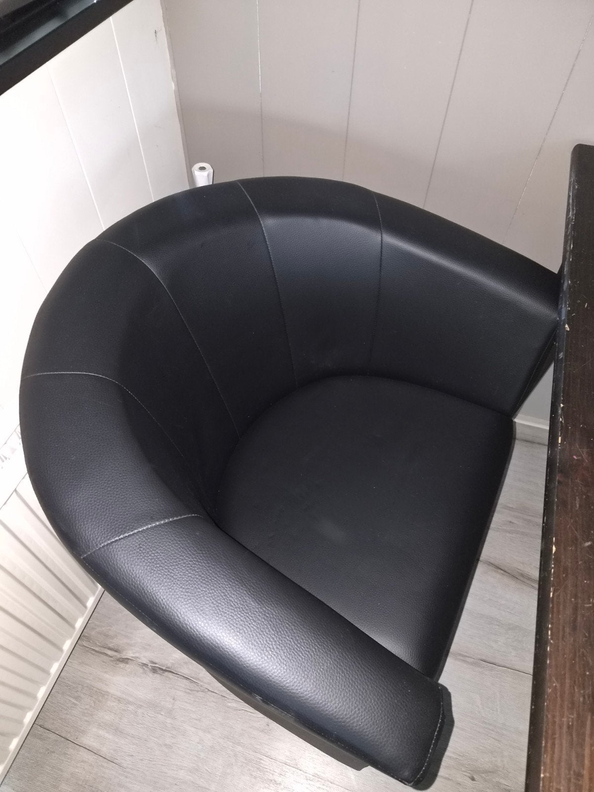 Set van 2 Skyleer Kuipstoelen: Wit en Zwart, Ophalen, Zo goed als nieuw, Wit, Overige materialen
