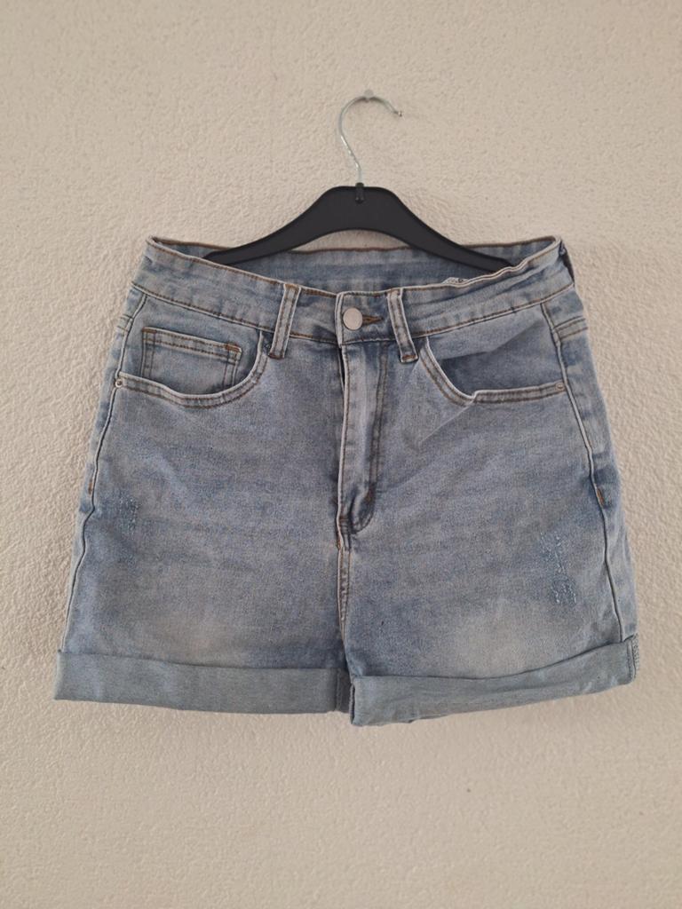 Korte spijkerbroek, Ophalen of Verzenden, Zo goed als nieuw, Blauw, W30 - W32 (confectie 38/40)