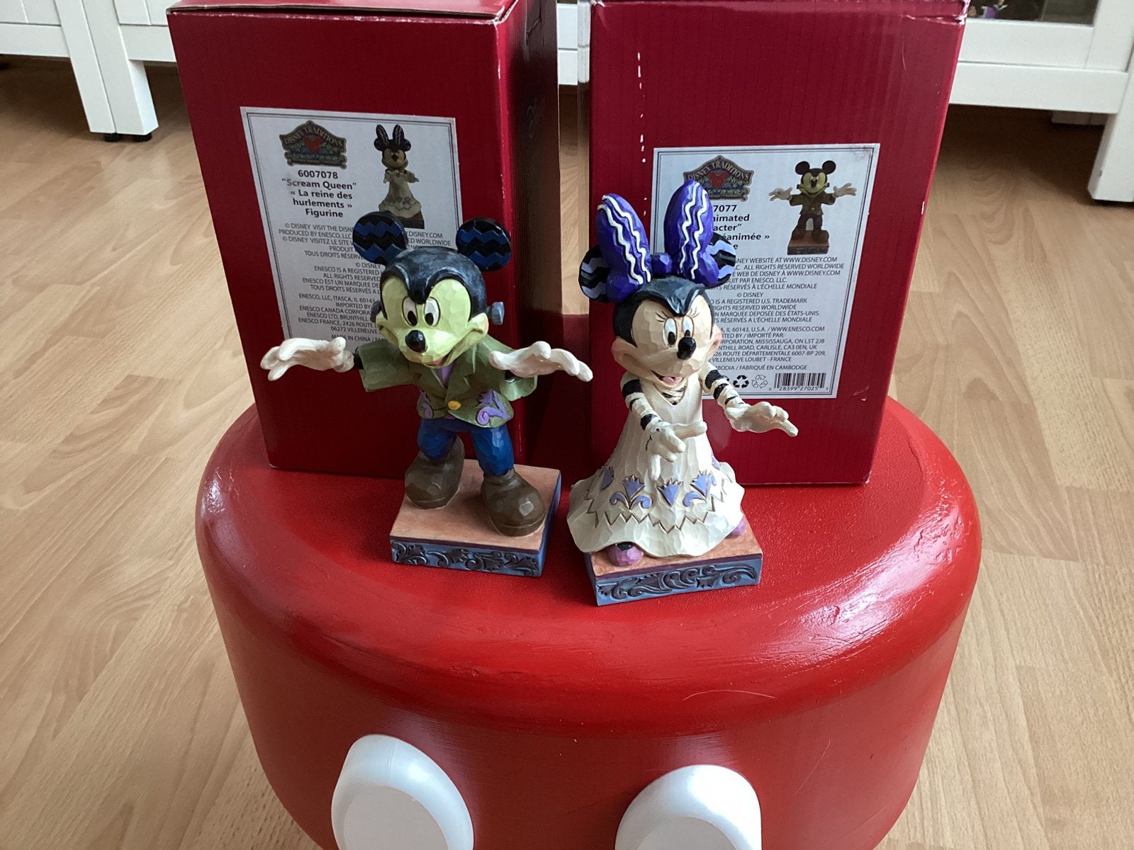 Disney traditions halloween set mickey en minnie met doos, Ophalen of Verzenden, Mickey Mouse, Zo goed als nieuw, Beeldje of Figuurtje